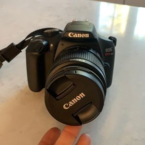 Canon EOS Rebel T6 1300D (W) camera
